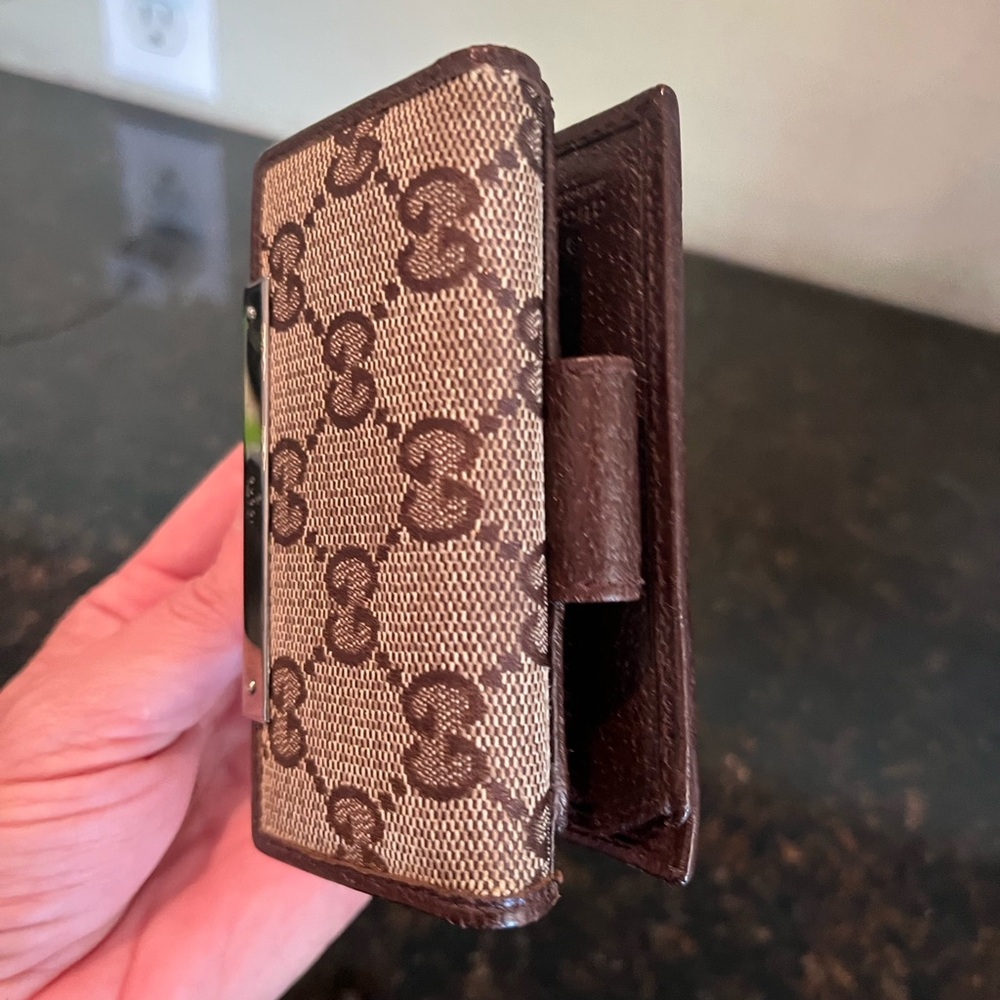 Gucci Signature Wallet - Picture 10 of 13